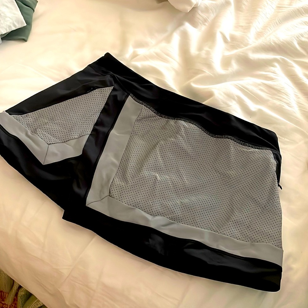 Lululemon Metallic and Black Skirt